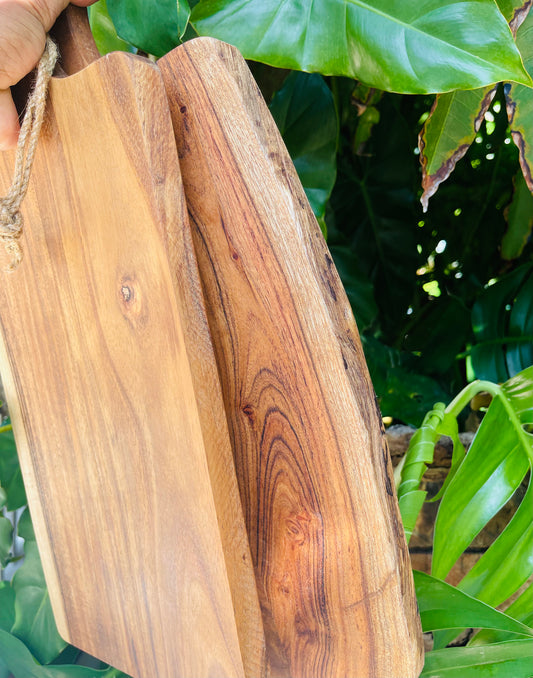 Single Medium Fishtail Live Edge Acacia Board