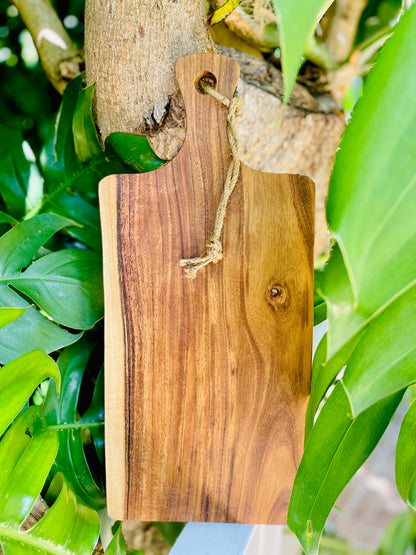 Single Medium Fishtail Live Edge Acacia Board